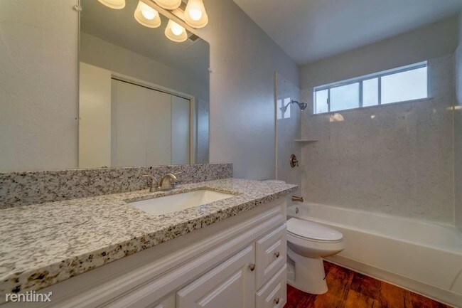 Foto del edificio - 1666 W N Bear Creek Dr