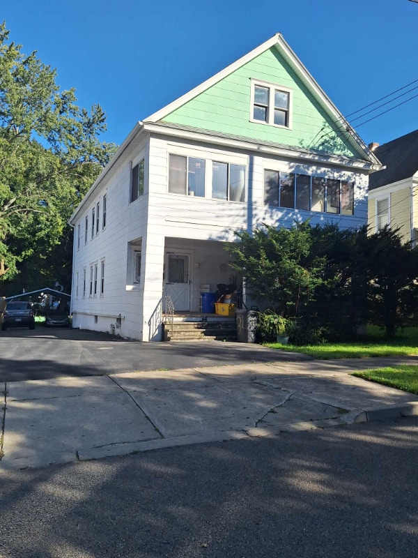 Building Photo - 34 Roosevelt Ave
