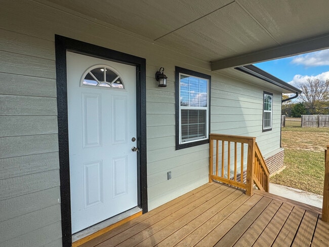 Building Photo - Smith Circle Duplex