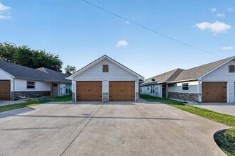 Building Photo - 608 E College St