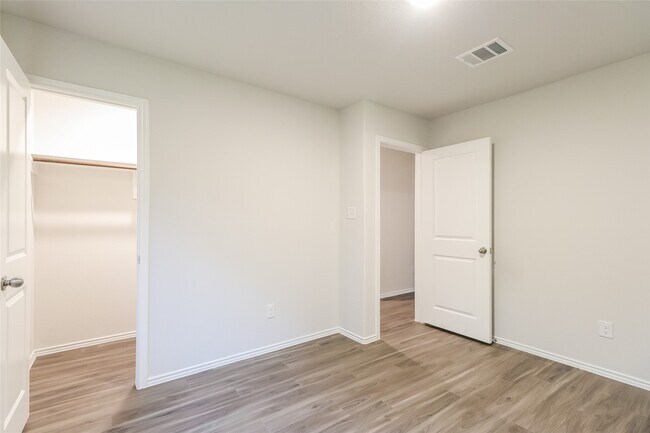 Foto del edificio - 2420 Bull Trout Dr