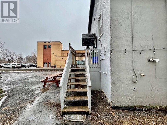 Photo du bâtiment - 704 Brookfield Rd
