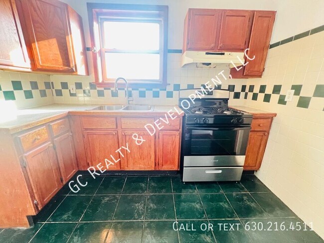 Foto del edificio - ***CHICAGO LAWN NEIGHBOORHOOD / 2 BDRM - 1...