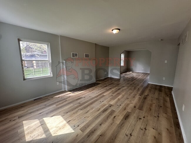 Building Photo - 904 Idaho St