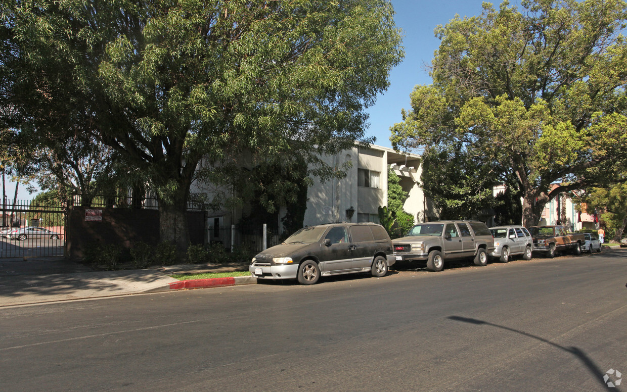 Primary Photo - Chateau Langdon Apartments