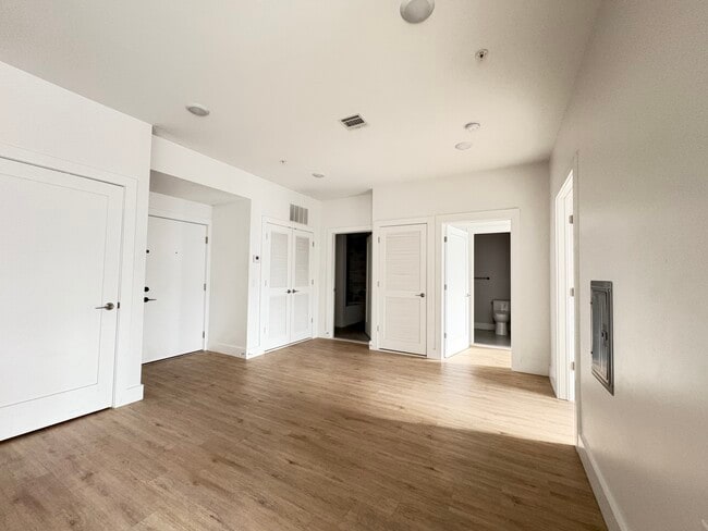 Building Photo - 276 Duncan Ave