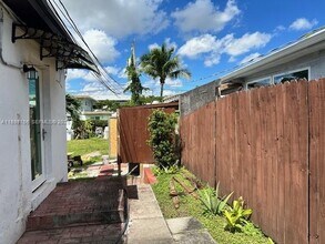 Building Photo - 2215 SW 47th St