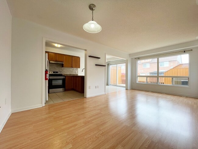 Photo du bâtiment - 8828 Sheppard Av E