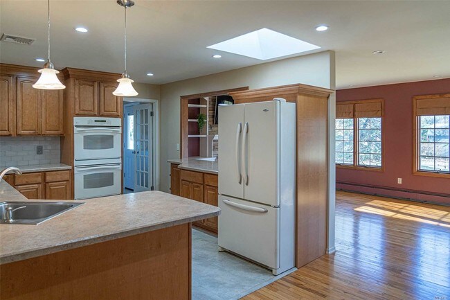 Building Photo - 2250 Delmar Dr