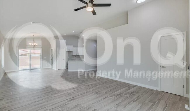 Foto del edificio - 15280 S Amado Blvd