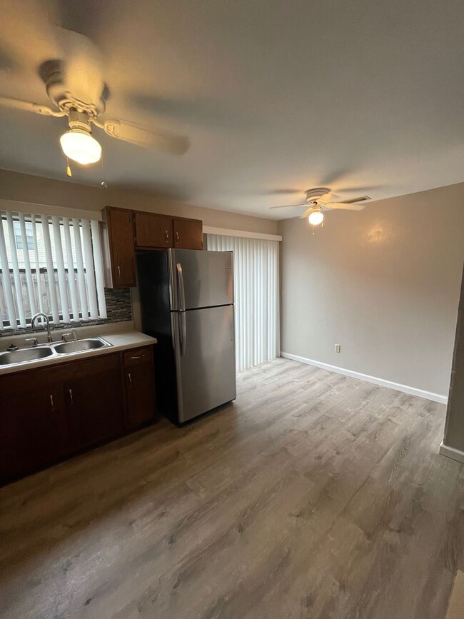 Building Photo - Perfectly Located 2Bed 1.5Bath For Rent in...