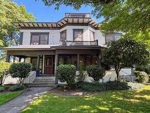 Building Photo - 379 E 12th Ave