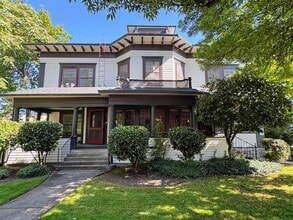 Building Photo - 379 E 12th Ave