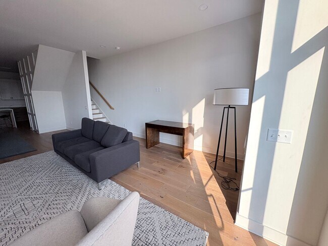 Foto del edificio - Newly built 3 bedroom Townhome with roof top deck