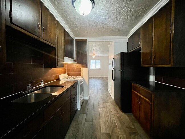 Foto del edificio - 319 E Edwards St