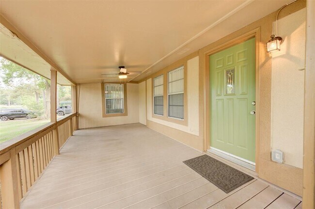 Building Photo - 1372 W Pine Lake Cir