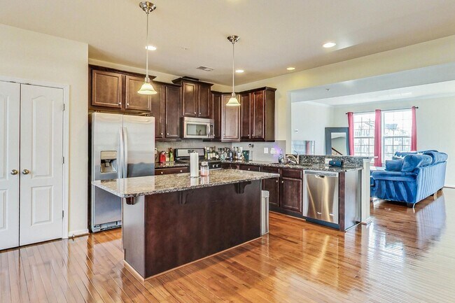 Foto del edificio - *Coming Soon* 3 bedroom, 2.5 bath Luxury Townhome in Market Square Subdivision!