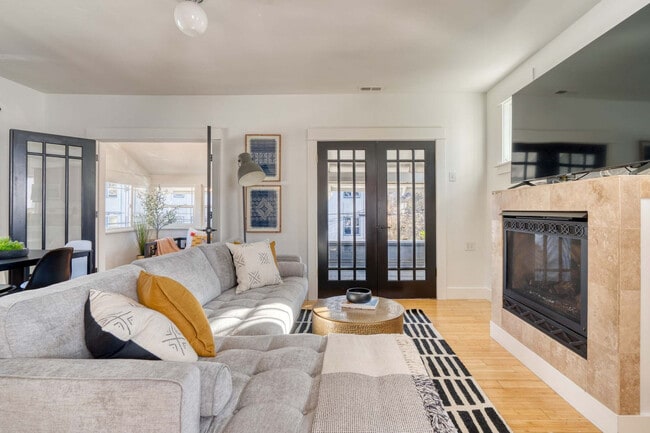 Building Photo - 915 SE 29th Ave