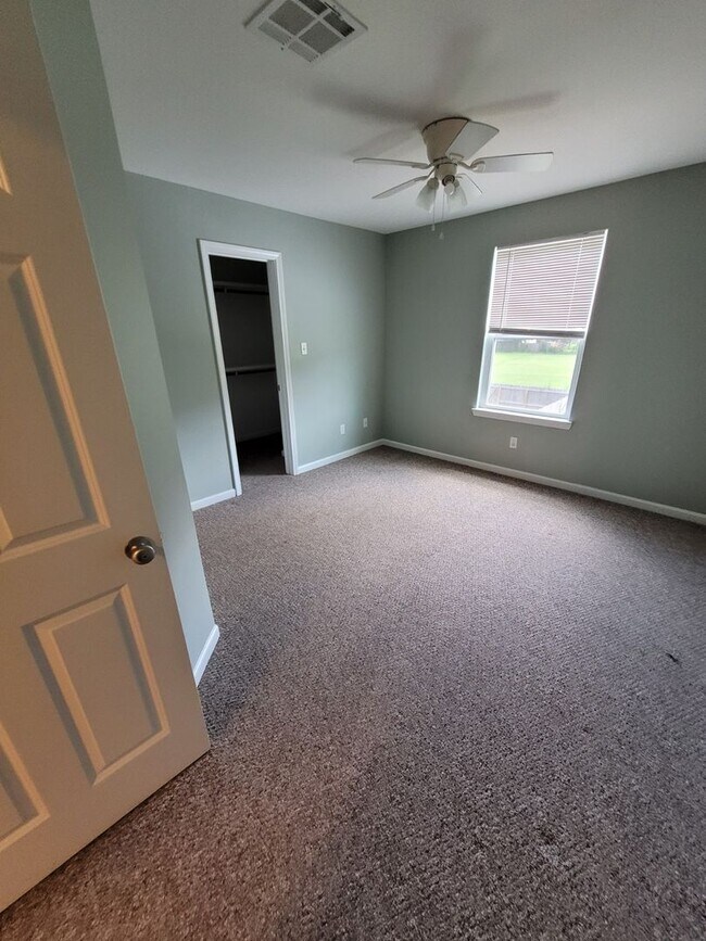 Foto del edificio - 1602 Dehart Dr