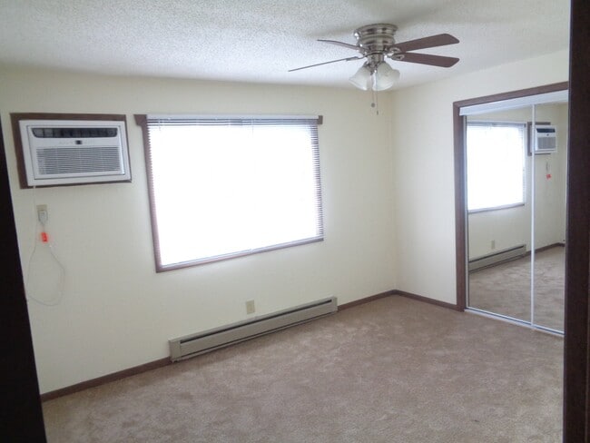 Building Photo - 112 Twin Oaks Dr