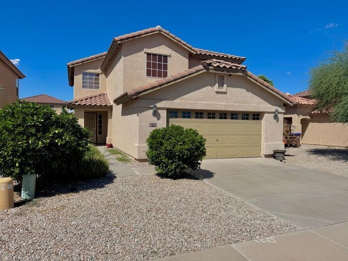 Primary Photo - 1056 E Lakeview Dr
