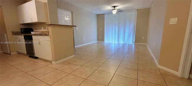 Foto del edificio - 4820 N State Road 7