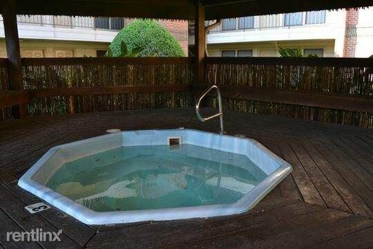Foto del edificio - 8615 Rockwood Ln