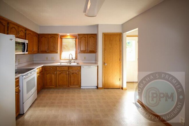 Foto del edificio - Comfortable 2 Bedroom/ 2 Bathroom/ 2 Car D...
