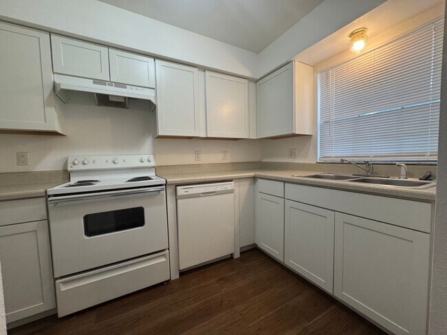 Foto del edificio - 221 S Cypress Way