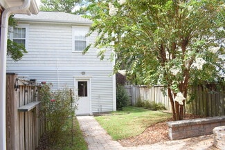 Building Photo - 393 Whisper Park Dr