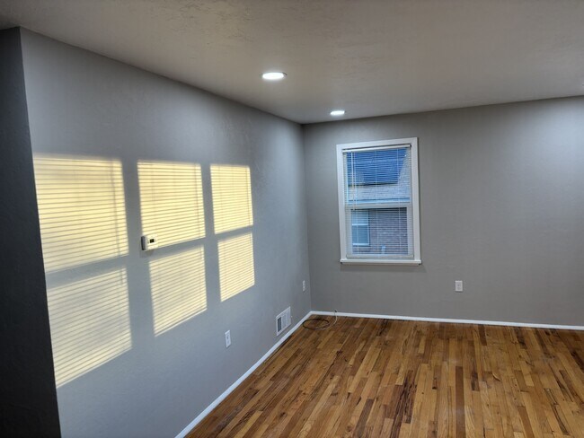 Foto del edificio - 69 Toponce Dr