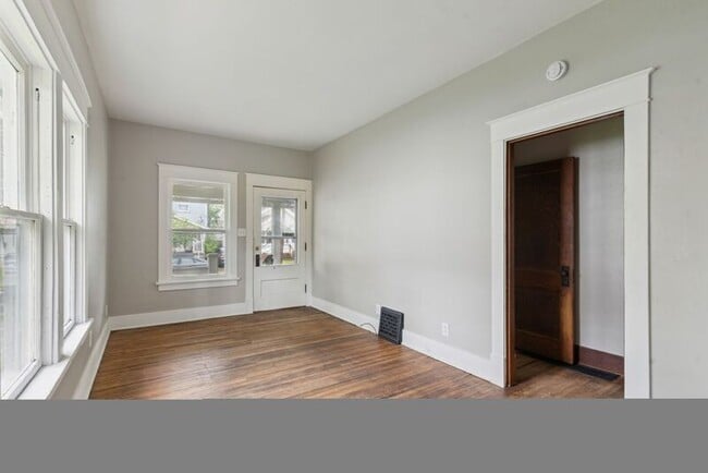 Building Photo - 2027 Berkshire Pl