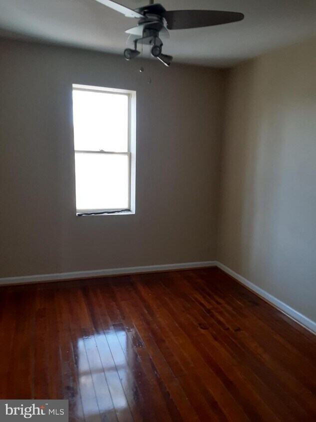 Primary Photo - 313 N Kent St
