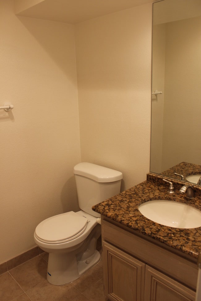 Powder Room - 18340 Collins St