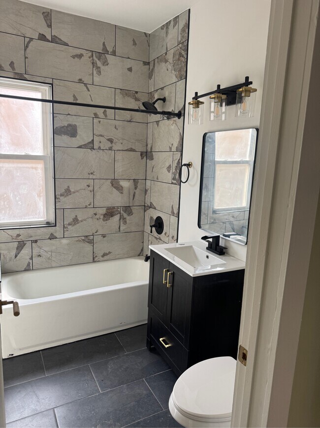 Foto del edificio - 5965 W Erie St