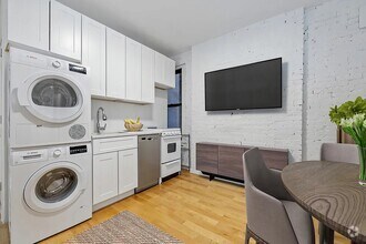 Building Photo - 203 Spring St