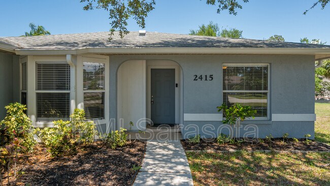 Building Photo - 2415 Pinehurst St