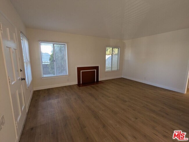 Foto del edificio - 6208 S Fairfax Ave