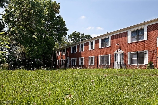 Building Photo - 844 W Moss Ave