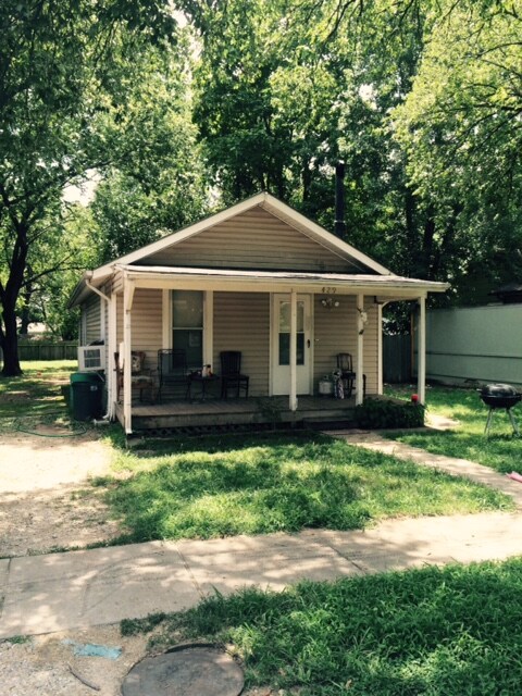 Primary Photo - 429 E Bridge St