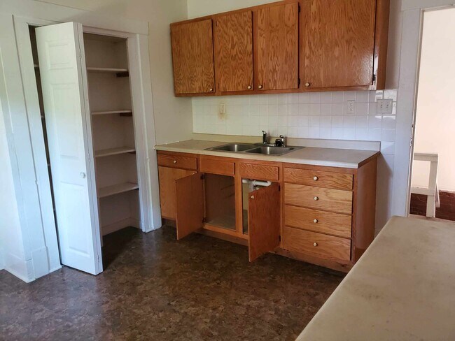 Foto del edificio - 1329 E Riverside Ave