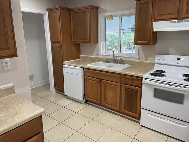 Foto del edificio - 215 Church Rd