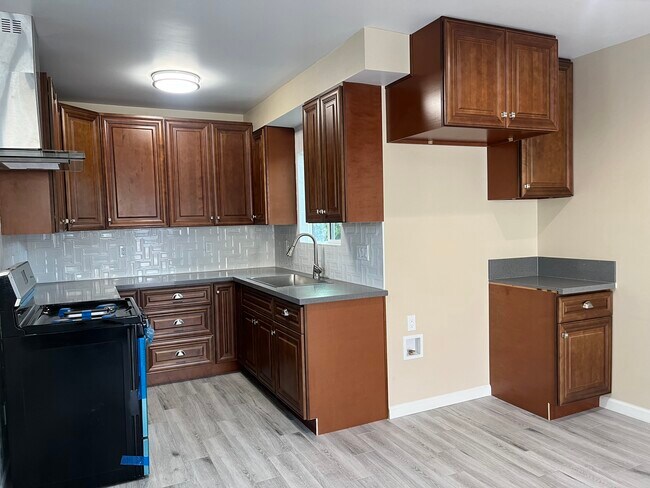 Foto del edificio - 13816 Cohasset St