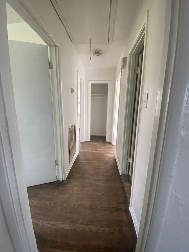 Foto del edificio - Three Bedroom Home For Lease