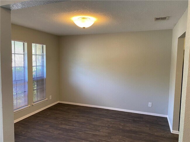 Building Photo - 10905 Tall Oak Trail