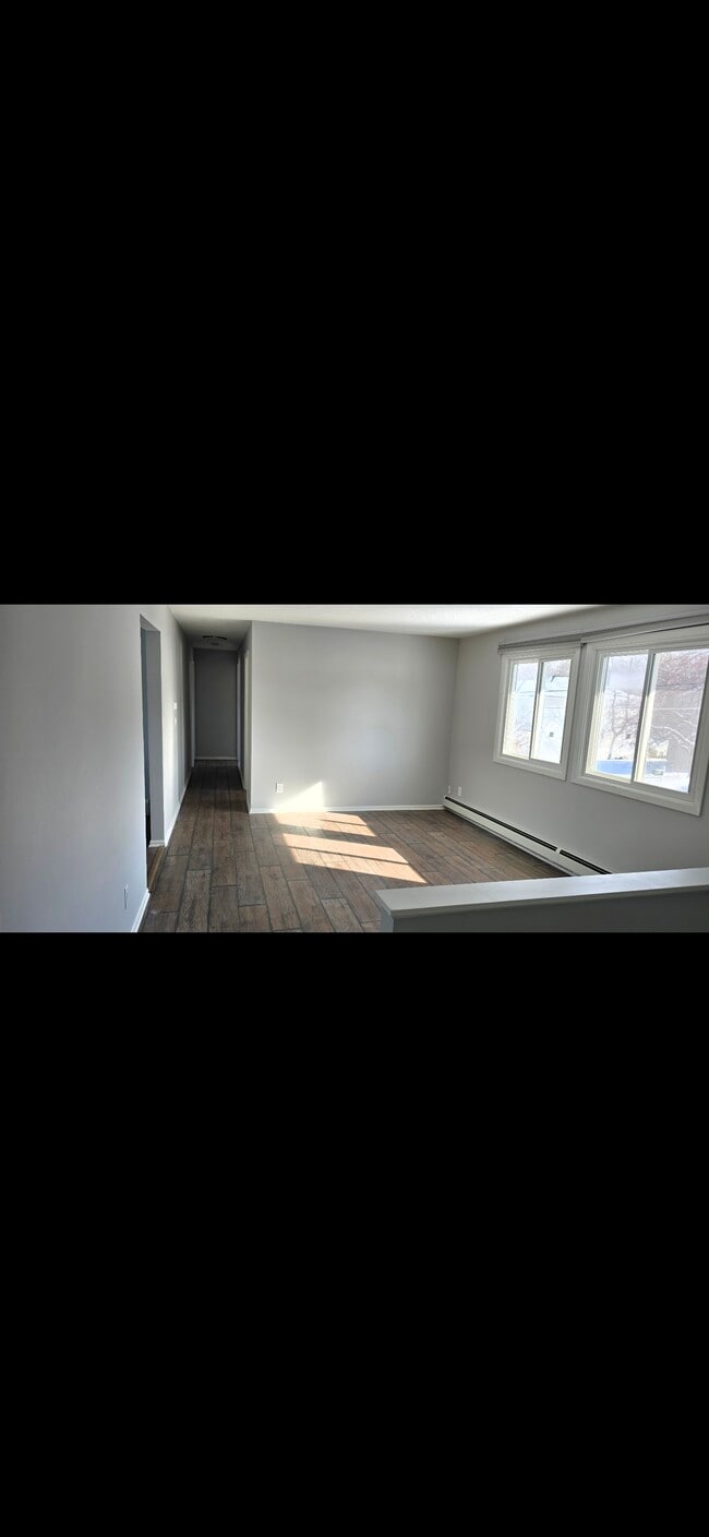 Upper duplex unit. Entry and living room - 4664 Suffolk Rd