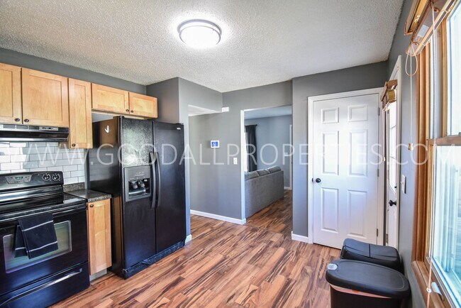 Building Photo - 2 Bedroom 2 Bath Home in Des Moines