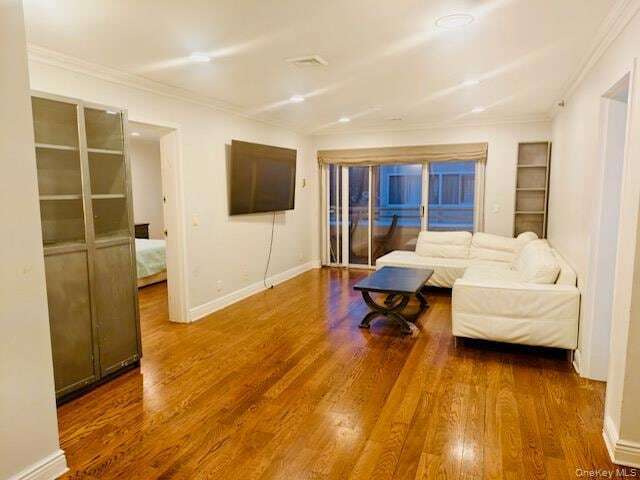 Foto del edificio - 100 Cutter Mill Rd