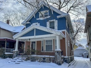 Building Photo - 734 Fountain St NE