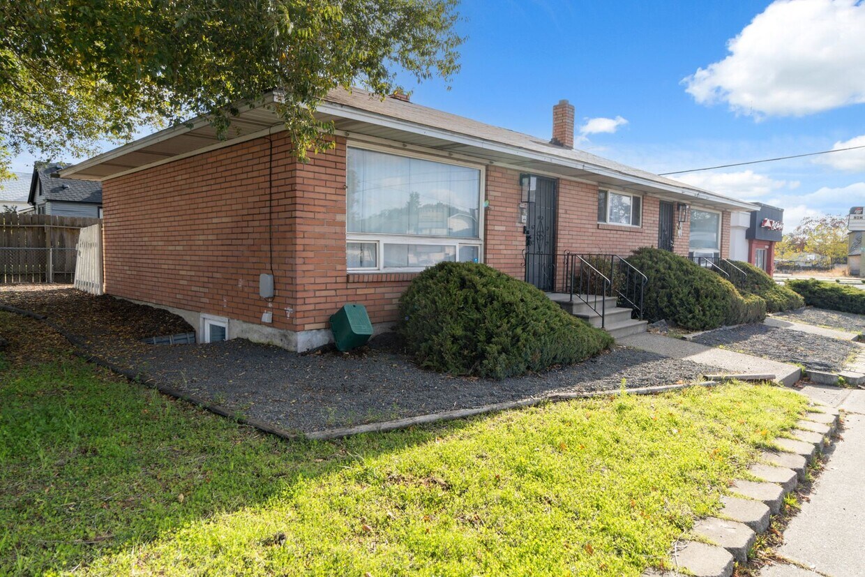 Primary Photo - 3316-3318 N Nevada St